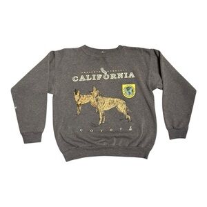 Vintage-Style Coyote Graphic Sweatshirt – Dark Gray Pullover. Men’s Large